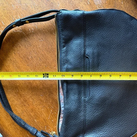 HOBO Black Leather Bag with Patterned Lining - Picture 11 of 12